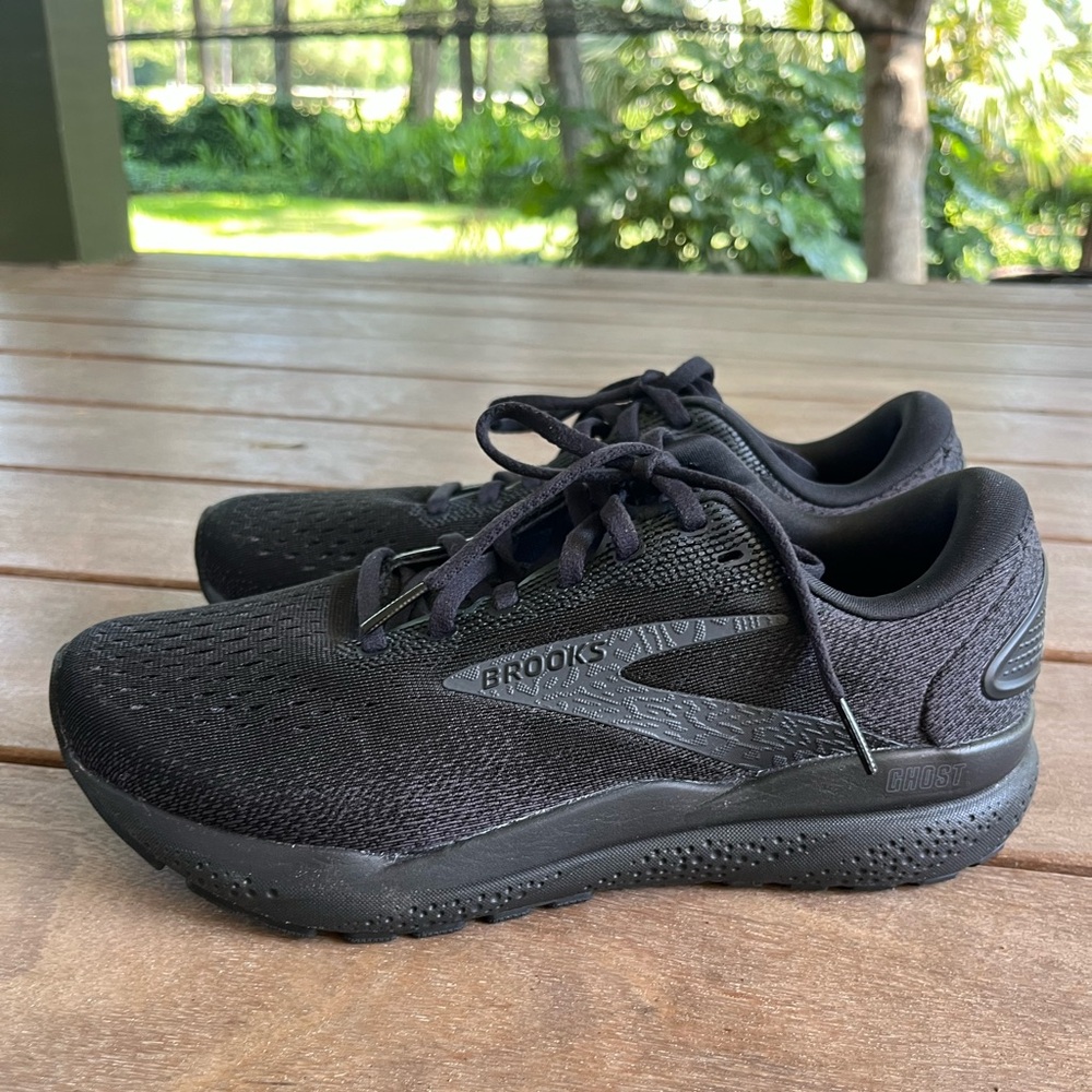 Brooks Ghost 16 Black Running Shoes size 8.5W